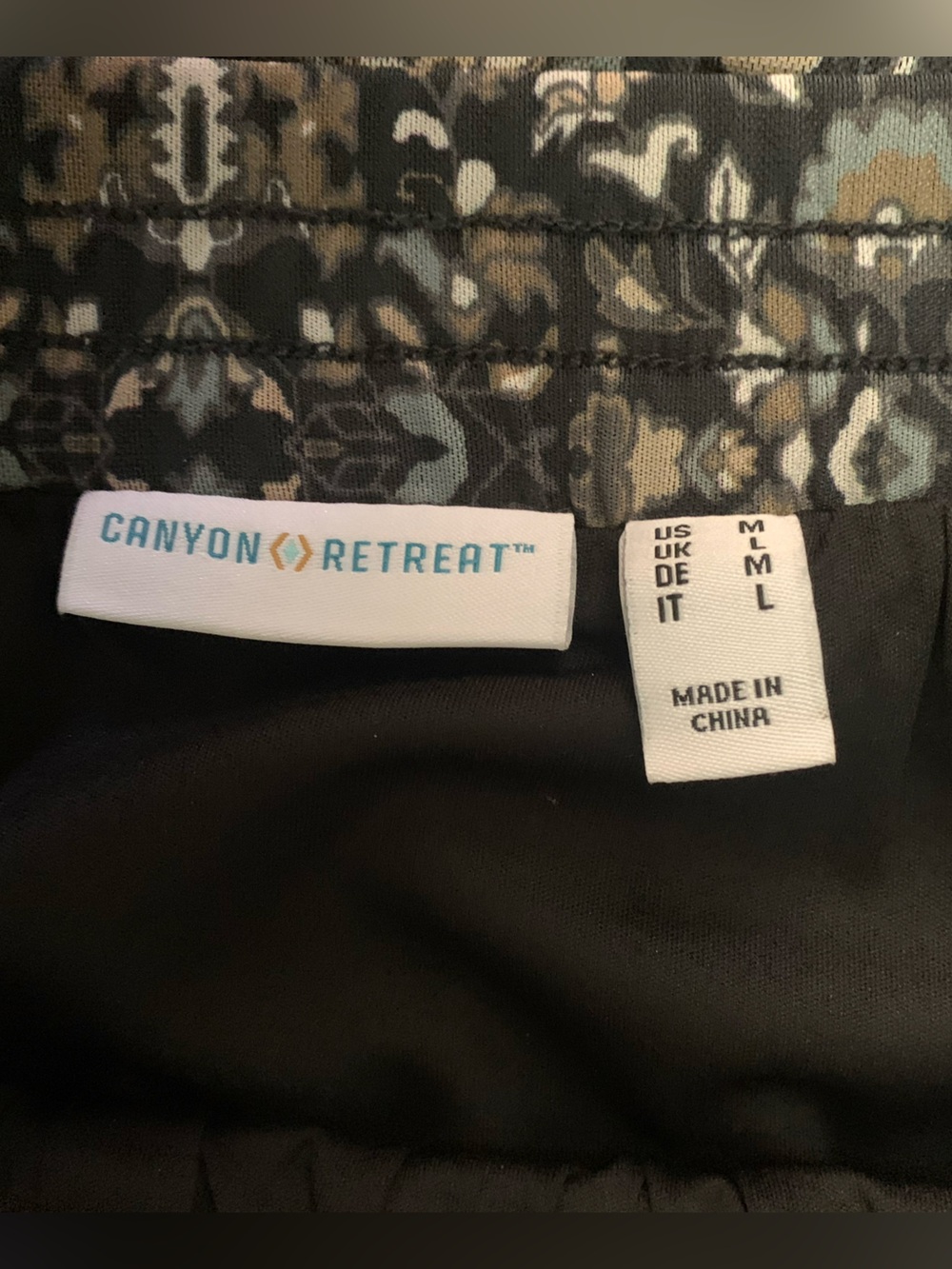 Canyon Retreat black print tiered skirt size medium - Picture 5 of 12